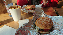 Hamburger du Restaurant de hamburgers Five Guys à Saint-Herblain - n°17