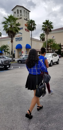 Clothing Store «Banana Republic», reviews and photos, 8200 Vineland Ave, Orlando, FL 32821, USA