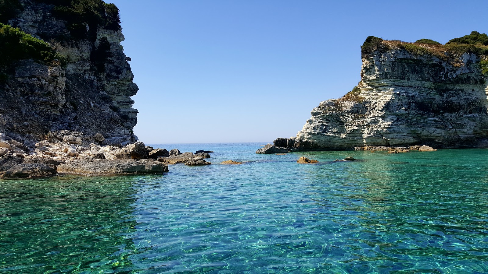 Foto van Antipaxos Bay en zijn prachtige landschap