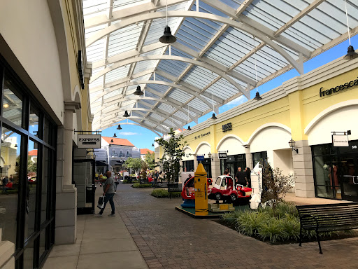 Outlet Mall «Tanger Outlet Deer Park», reviews and photos, 152 The Arches Cir, Deer Park, NY 11729, USA