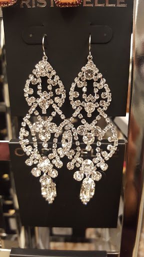 Department Store «Nordstrom Rack The Shops at Oak Brook Place», reviews and photos, 2155 22nd St, Oak Brook, IL 60523, USA