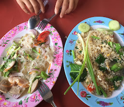 ร้าน รุ่งโรจน์ ข้าวแกง อาหารตามสั่ง photo