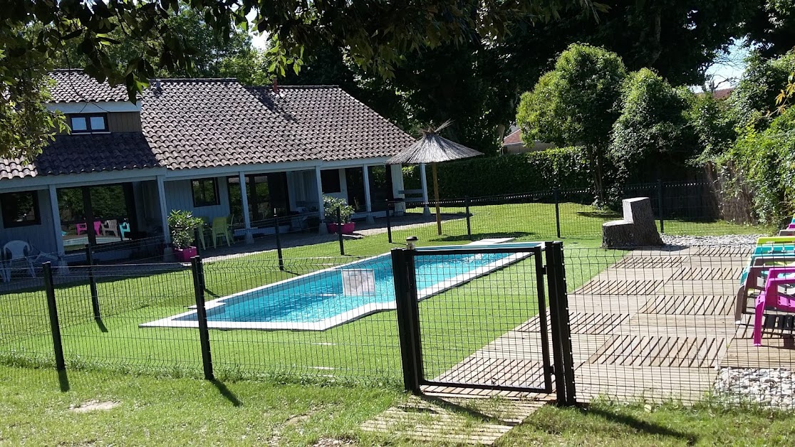 Gite les Petits Chassezac : Location famille jusqu'à 6 pers., piscine proche Vallon-Pont-d'Arc, Gorges d'Ardèche, Sud Ardèche à Grospierres