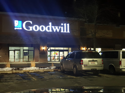 Thrift Store «Goodwill Store & Donation Center in Evanston», reviews and photos, 1916B Dempster St, Evanston, IL 60202, USA