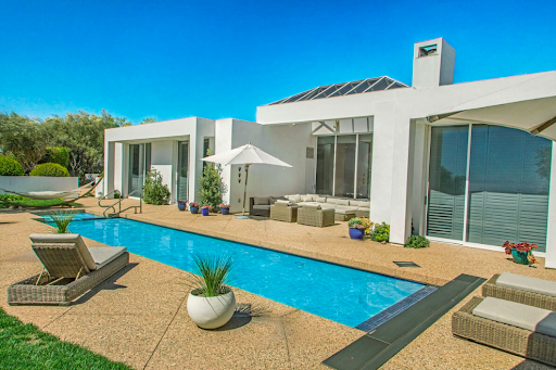 Paradise Retreats image