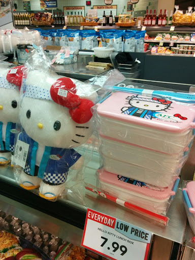 Grocery Store «Strack & Van Til», reviews and photos, 2627 N Elston Ave, Chicago, IL 60647, USA