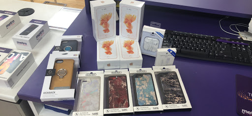 Cell Phone Store «MetroPCS Authorized Dealer», reviews and photos, 4644 W Gandy Blvd, Tampa, FL 33611, USA