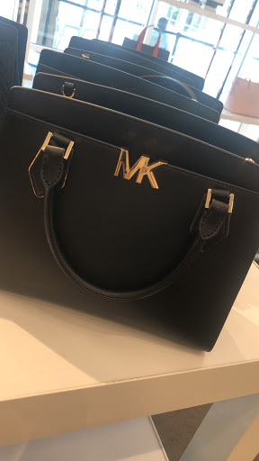 Fashion Accessories Store «Michael Kors», reviews and photos, 1650 Premium Outlet Blvd #1800, Aurora, IL 60502, USA