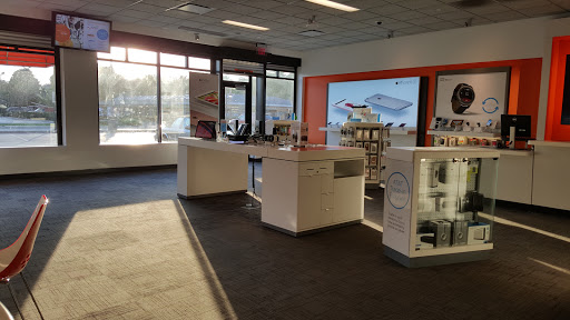Cell Phone Store «AT&T», reviews and photos, 291 N York St, Elmhurst, IL 60126, USA