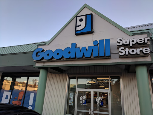 Thrift Store «Goodwill Norwalk Store & Donation Station», reviews and photos, 15 Cross St, Norwalk, CT 06851, USA