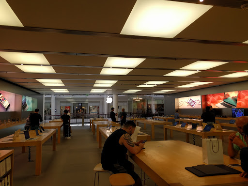 Computer Store «Apple Willow Grove Park», reviews and photos, 2500 W Moreland Rd, Willow Grove, PA 19090, USA