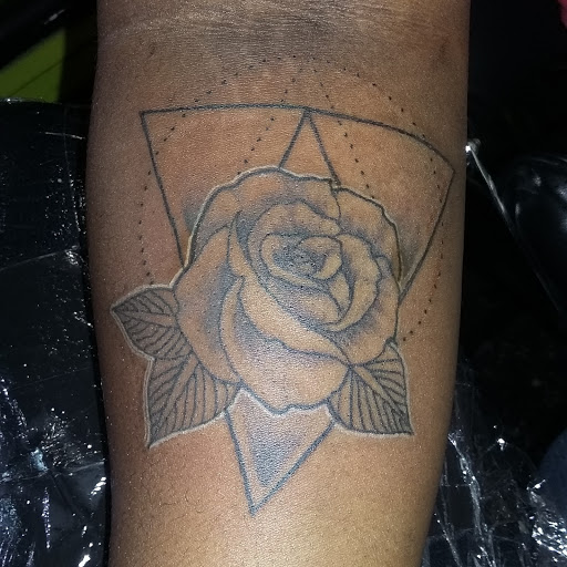 Tattoo Shop «hollywood ink», reviews and photos, 809 S Danny Thomas Blvd, Memphis, TN 38126, USA