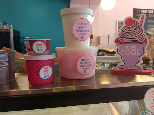 Dessert Shop «Smallcakes Cupcakery and Creamery», reviews and photos, 15624 Pilot Knob Rd, Apple Valley, MN 55124, USA