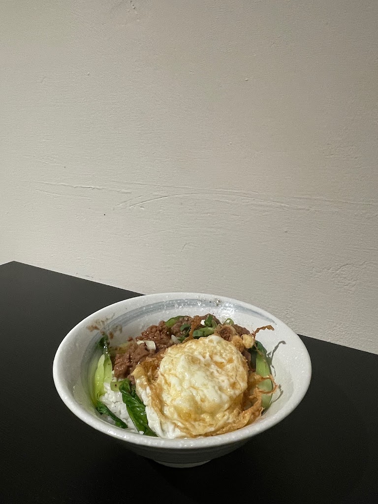 一禾禾123｜一秝純牛肉燥飯｜辣炒雞絲麵｜鹹粥｜宵夜美食｜小菜湯品飲料｜平價宵夜美食｜外帶內用 的照片