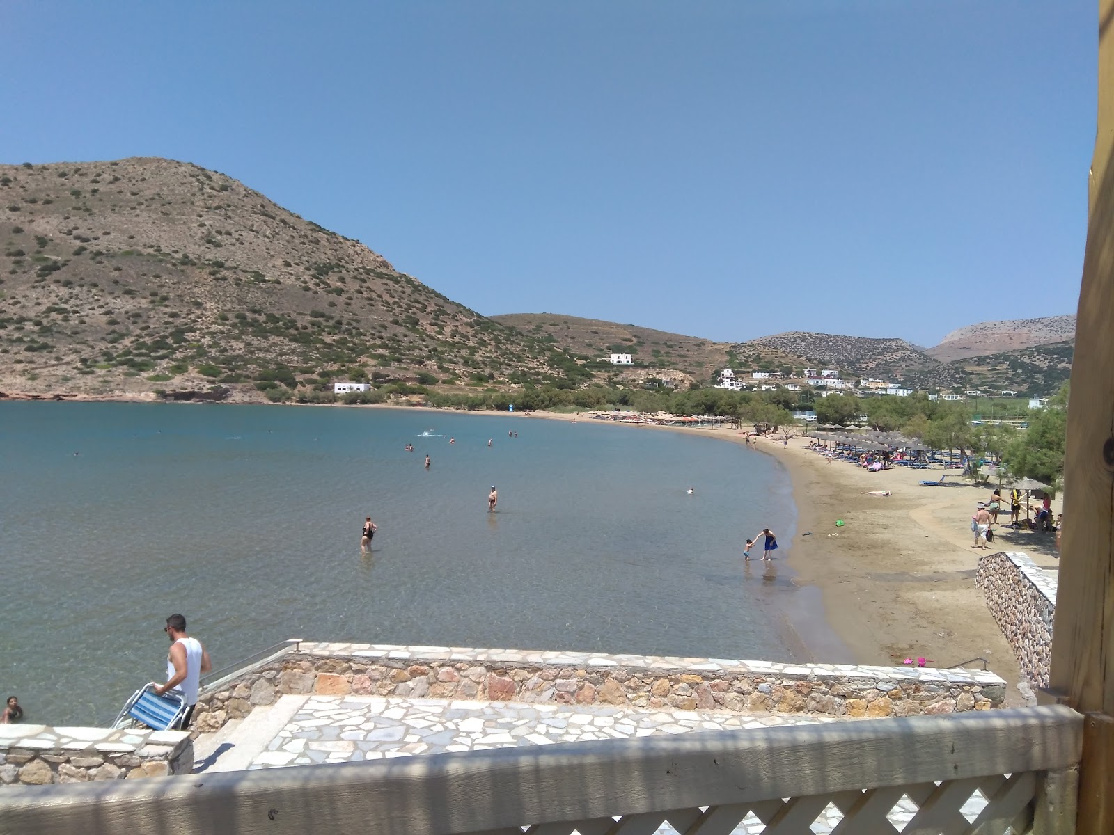 Photo of Galissas beach backed by cliffs