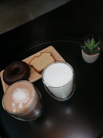 Latte du Restaurant servant le petit-déjeuner BlackBird Coffee à Paris - n°4