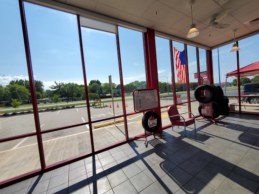 Tire Shop «Discount Tire Store - Springfield, MO», reviews and photos, 3670 S Glenstone Ave, Springfield, MO 65804, USA