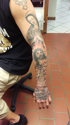 Tattoo Shop «Untouchable Ink», reviews and photos, 204 S Spring Garden Ave, DeLand, FL 32720, USA
