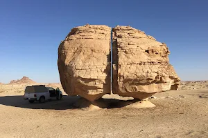 Al Naslaa rock formation image