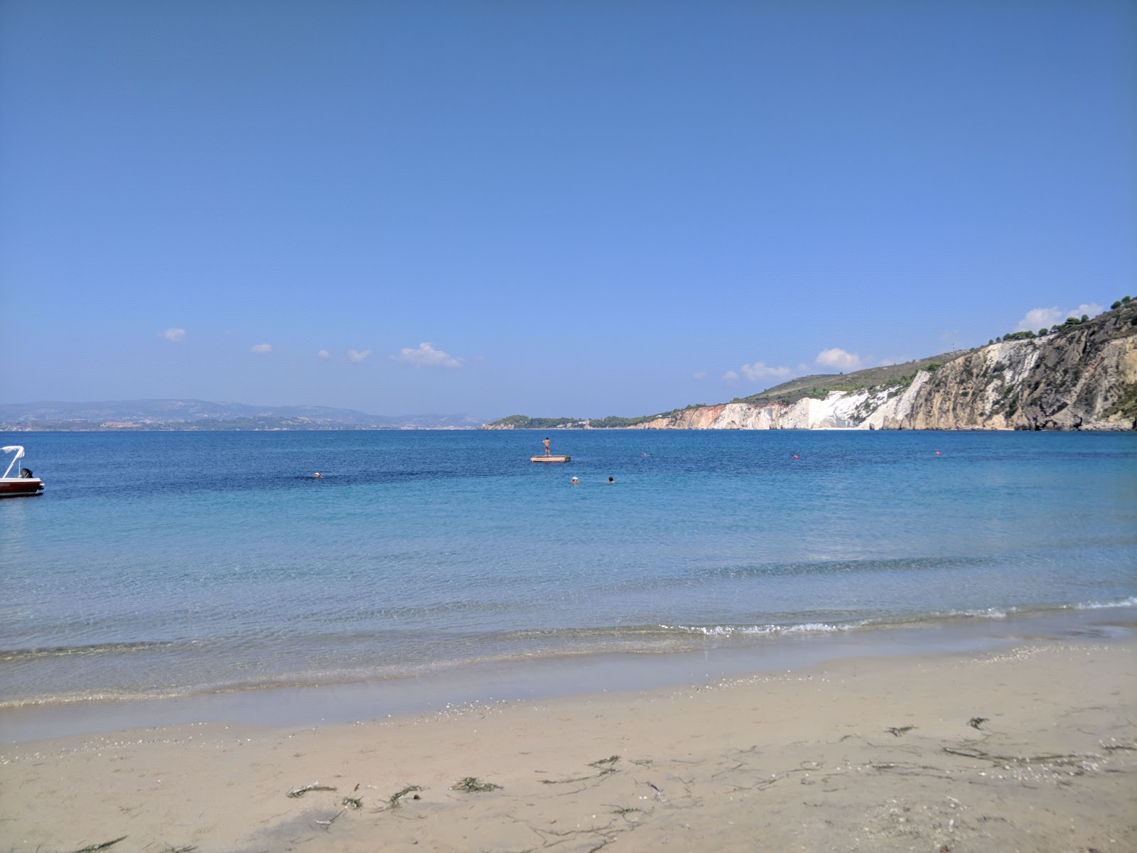 Photo of Spasmata beach backed by cliffs