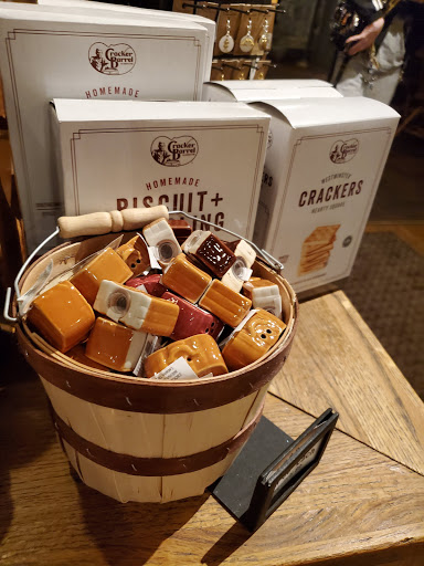 American Restaurant «Cracker Barrel Old Country Store», reviews and photos, 2421 Old Country Inn Dr, Caseyville, IL 62232, USA