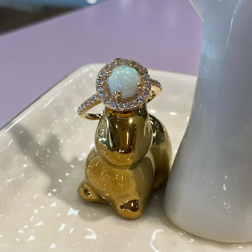 Jewelry Store «Royal Jewelers», reviews and photos, 4505 Shelbyville Rd Ste 101, Louisville, KY 40207, USA