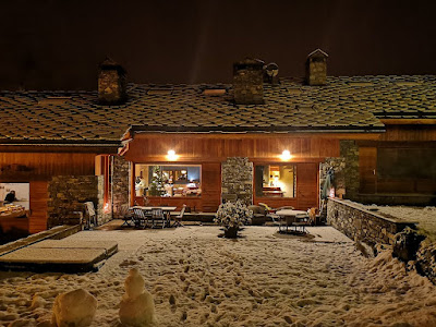 Location chalet avec sauna et jacuzzi et appartement à la station de Méribel, en Savoie, Auvergne-Rhône-Alpes à Les Allues