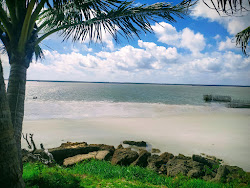 Praia da Fortaleza'in fotoğrafı - rahatlamayı sevenler arasında popüler bir yer