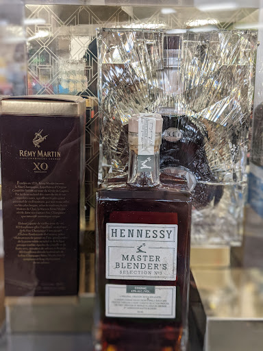 Liquor Store «Tiverton Liquor Store», reviews and photos, 65 Main Rd, Tiverton, RI 02878, USA