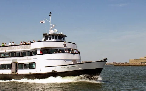 Statue City Cruises Battery Park image