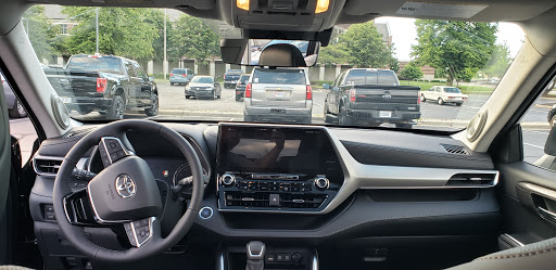 Toyota Dealer «Voss Toyota», reviews and photos, 2110 Heller Dr, Dayton, OH 45434, USA