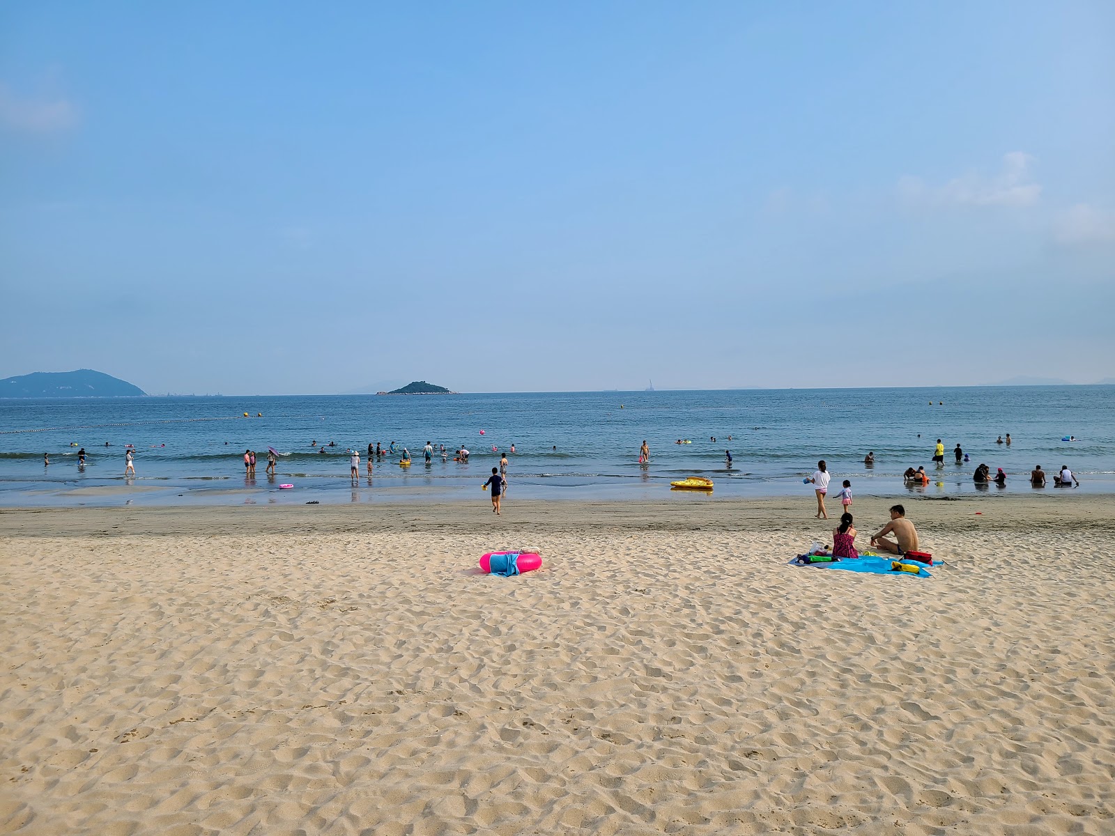 Foto von Tong Fuk Beach mit geräumiger strand