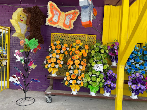 Florist «Davany Flowers & Pinatas», reviews and photos, 522 Cupples Rd, San Antonio, TX 78237, USA