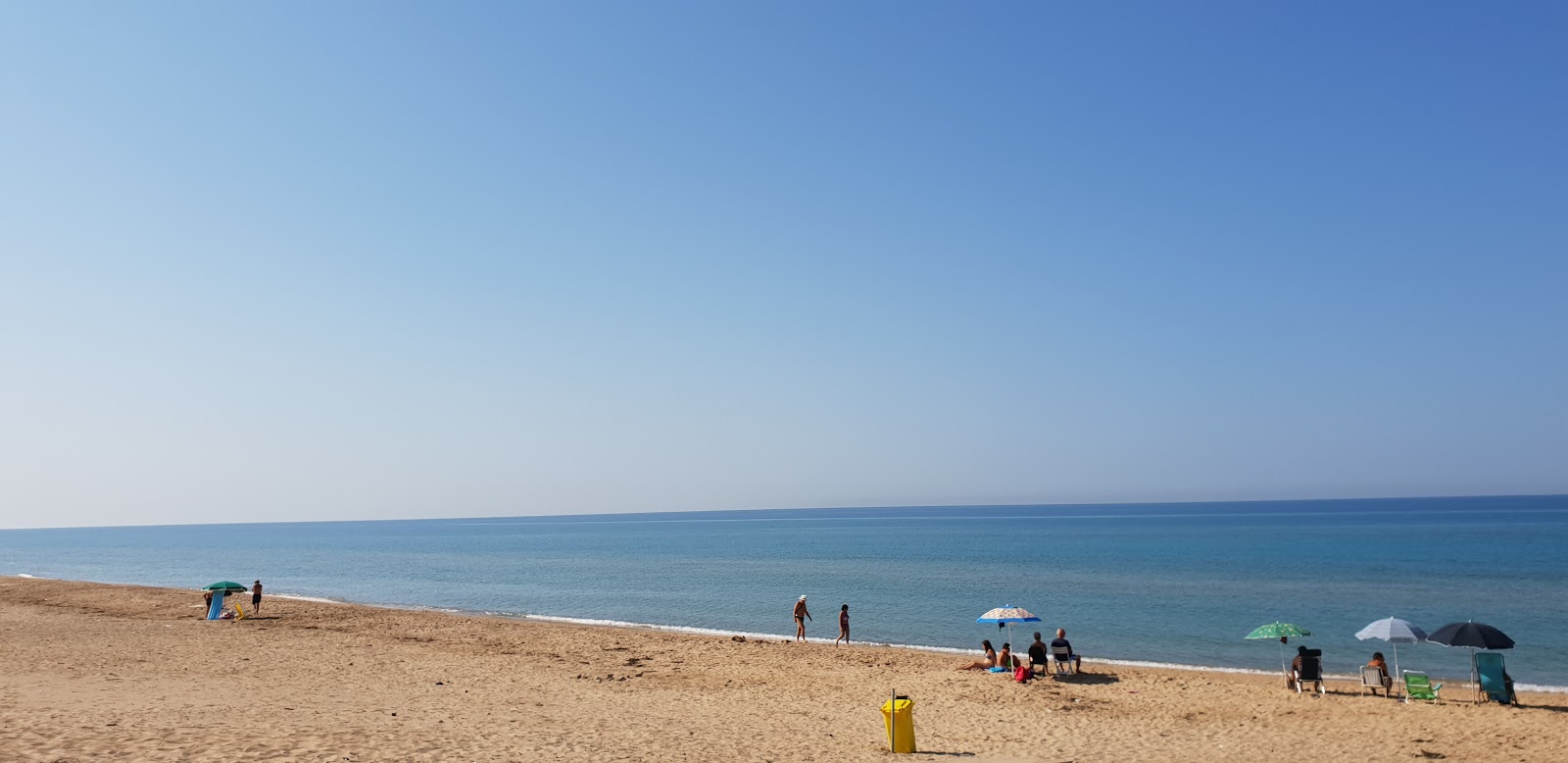 Spiaggia Marina di Acate'in fotoğrafı düz ve uzun ile birlikte