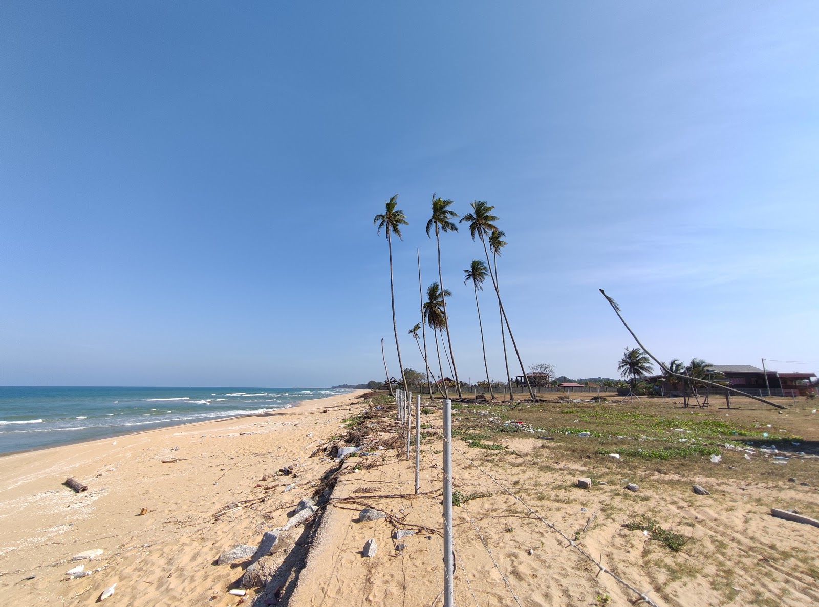 Photo de Marang Beach avec sable lumineux de surface