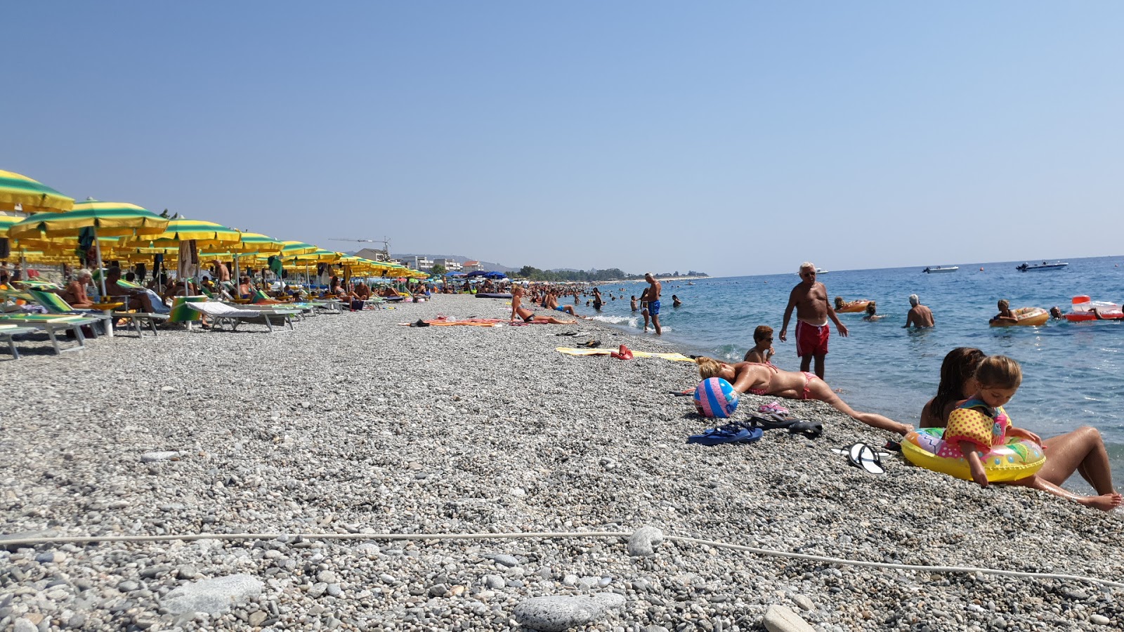 Photo de Gioiosa Jonica beach avec un niveau de propreté de partiellement propre