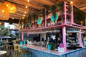 Flamingo Joe's Bar & Eatery