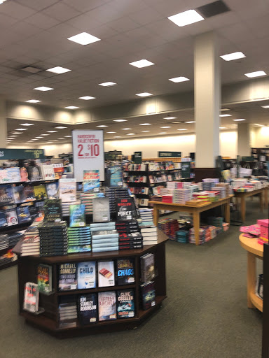 Book Store «Barnes & Noble», reviews and photos, 102 Commons Dr, Geneva, IL 60134, USA