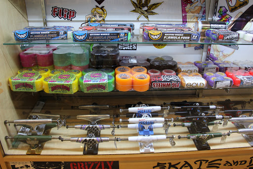 Skate Shop «Bruised Bones Skate Shop», reviews and photos, 9822 Potranco Rd #116, San Antonio, TX 78251, USA