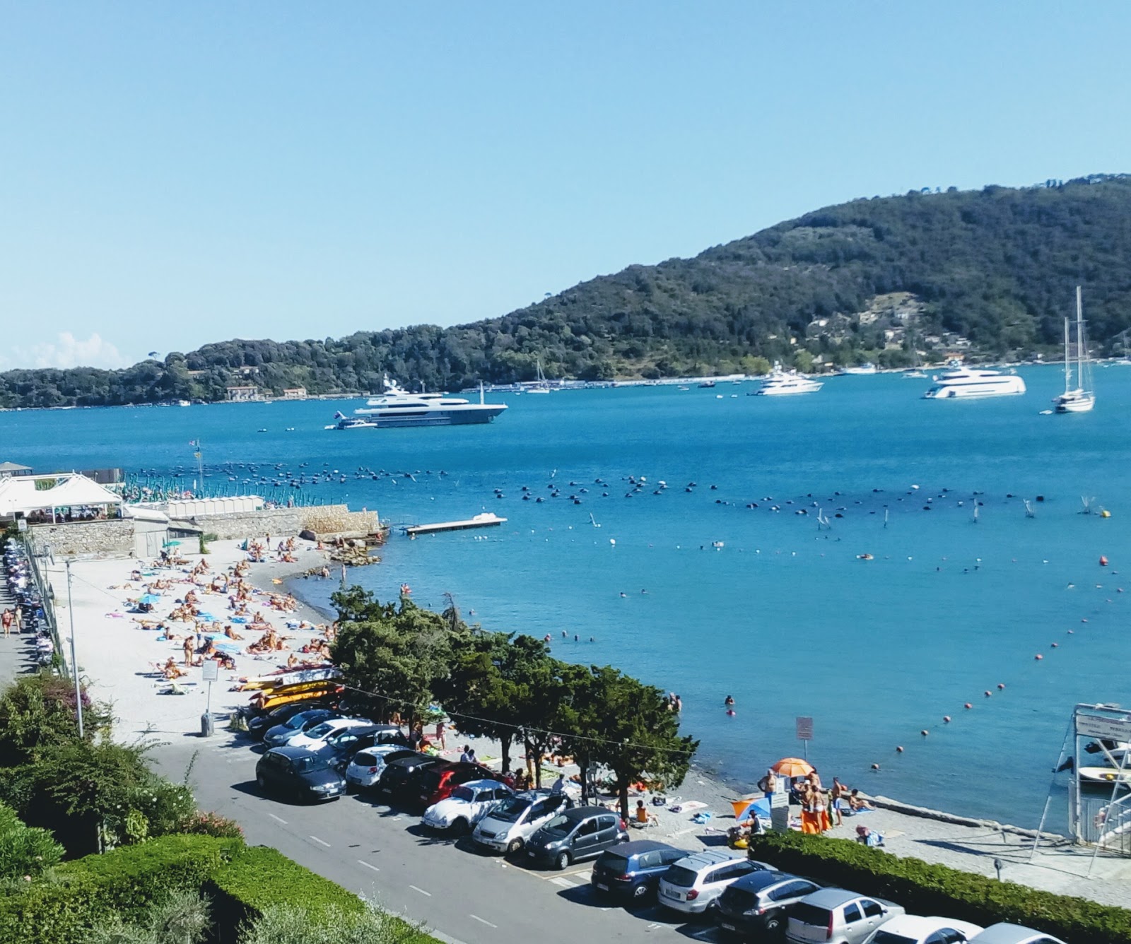 Foto di Spiaggia Mirella con spiaggia diretta