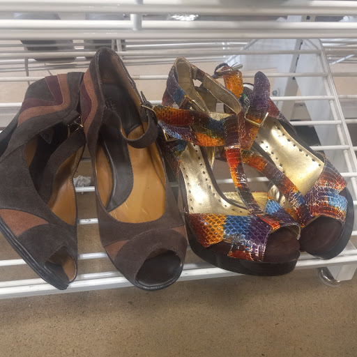 Thrift Store «Goodwill - Blaine: Ball Road NE», reviews and photos, 4333 Ball Rd NE, Circle Pines, MN 55014, USA