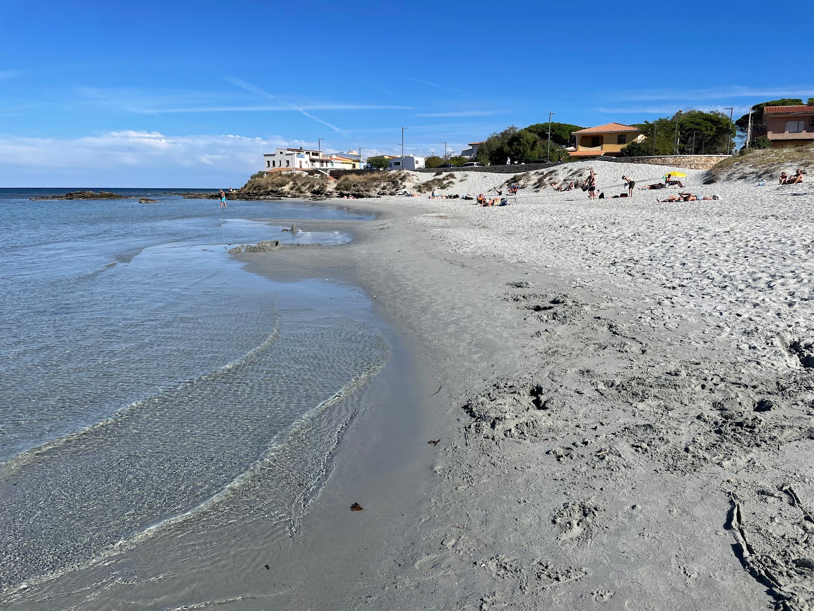 Foto de Spiaggia di Santa Lucia - lugar popular entre os apreciadores de relaxamento