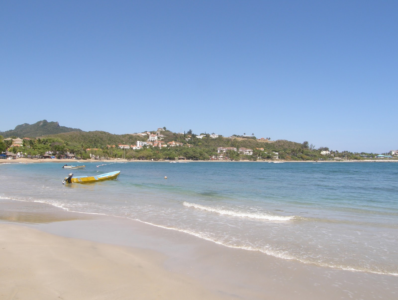 Foto van Playa Cofresi met turquoise puur water oppervlakte