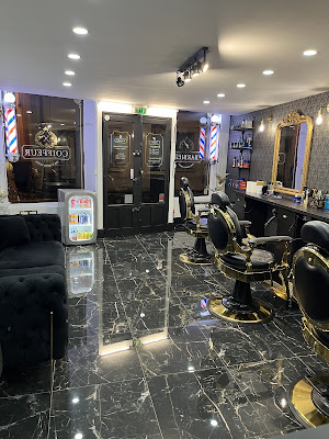The barber moon à Étampes