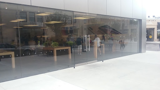 Computer Store «Apple Suburban Square», reviews and photos, 61 Saint James Pl, Ardmore, PA 19003, USA