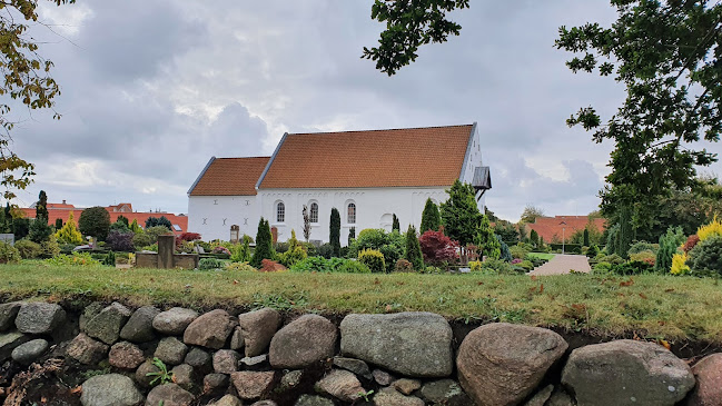 Anmeldelser af Hjørring Kirkegårds Kapel i Hjørring - Kirke