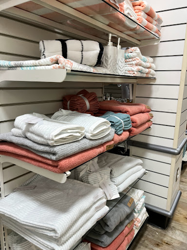 Department Store «T.J. Maxx & HomeGoods», reviews and photos, 103 S Mt Juliet Rd #610, Mt Juliet, TN 37122, USA