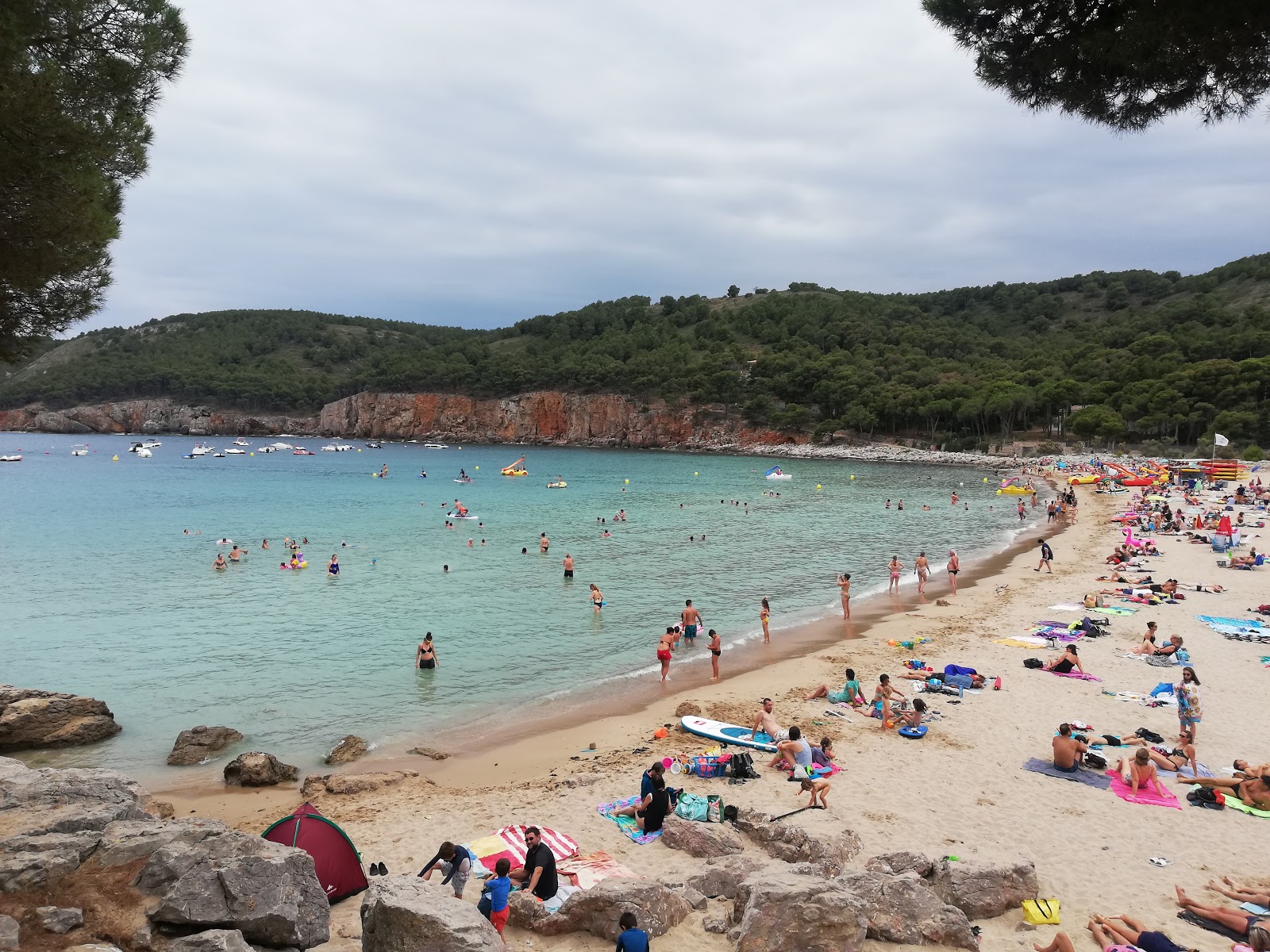 Foto van Cala Montgo en de nederzetting