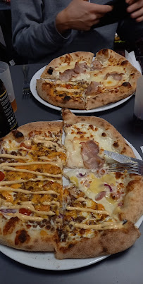 Plats et boissons du Pizzas à emporter OLI Pizza, fait également dépôt de pain et épicerie à Neuflize - n°1