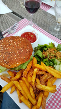 Hamburger végétarien du Restaurant français Le Comptoir Des Géants - Restaurant - Bar - Epicerie à Saint-Maurice-en-Trièves - n°12